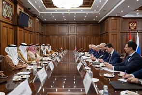 سيف بن زايد يلتقي بموسكو وزير الداخلية الروسي ويوقعان مذكرة تفاهم بين البلدين الصديقين ويشهدان إطلاق ...