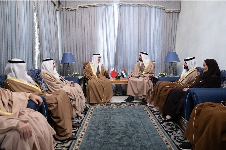 Saif bin Zayed Meets Bahraini Interior Minister in Tunisia