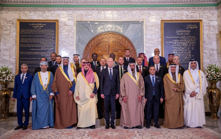 Saif bin Zayed meets in Tunisia with a number of heads of delegations participating in the meetings of the 42nd session of the Council of Arab Interior Ministers