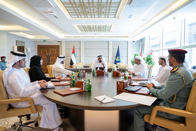 سيف بن زايد يطَّلع على عدد من مبادرات وتشريعات مجلس جودة الحياة الرقمية