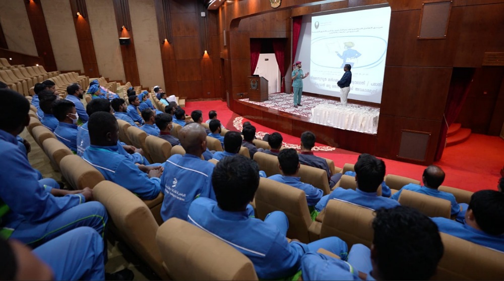محاضرة توعوية لفئة العمالة بوزارة الداخلية
