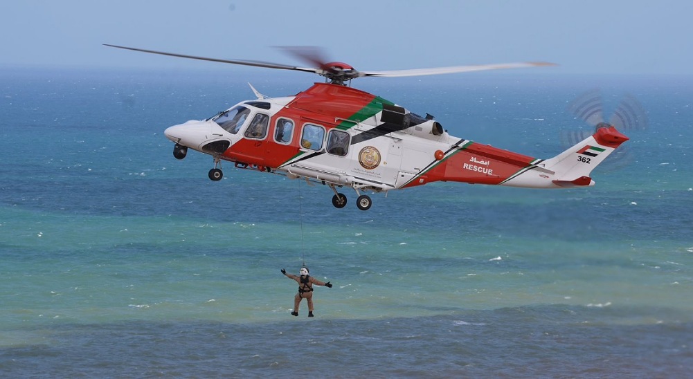 فريق البحث والإنقاذ الإماراتي يواصل مهمته الإنسانية في ليبيا بدعم وإسناد طائرات للإسعاف الجوي وطائرات بدون ...