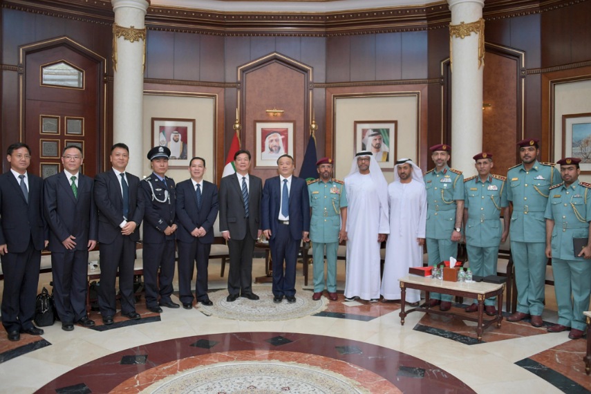 بحث تعزيز التعاون الأمني بين الإمارات والصين