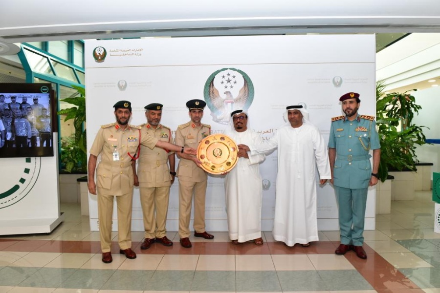 شرطة دبي  تحصل على درع التفوق للموسم الرياضي 2018- 2019