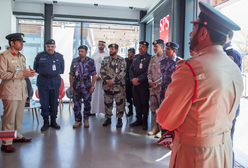 رؤساء وفود الدول المشاركة في "تمرين أمن الخليج العربي 2 " يزورون مركز شرطة دبي الذكي 