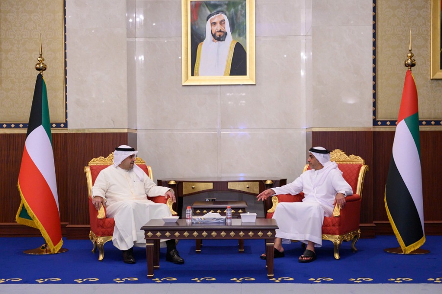 سيف بن زايد يستقبل نائب رئيس مجلس الوزراء الكويتي
