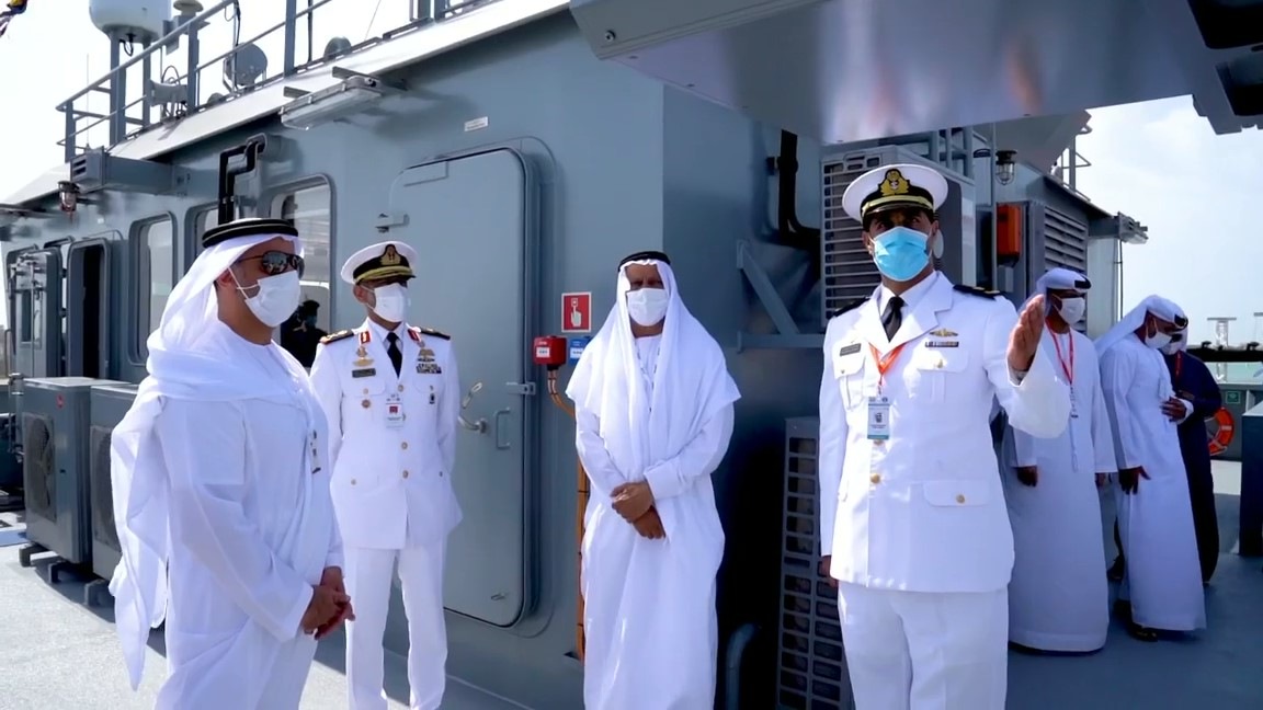 سيف بن زايد يزور معرض الدفاع البحري "نافدكس 2021"