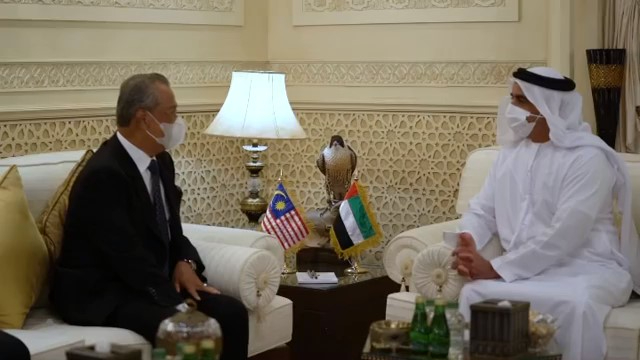 Saif bin Zayed meets the Malaysia prime minister and delegation